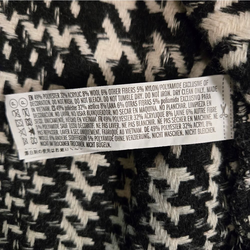 Forever 21 Black and White Geometric Blazer - Picture 13 of 15